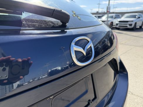 Used 2017 MAZDA MAZDA3 Touring image 9