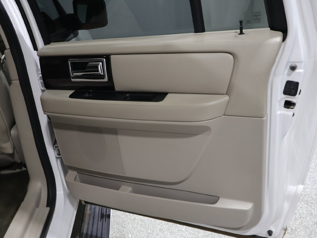 Used 2016 Lincoln Navigator L Select AWD/4WD image 23