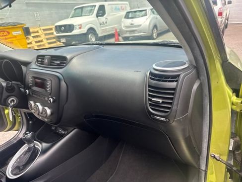 Used 2015 Kia Soul FWD image 15