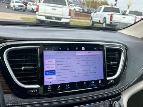 Used 2022 Chrysler Pacifica Limited image 52
