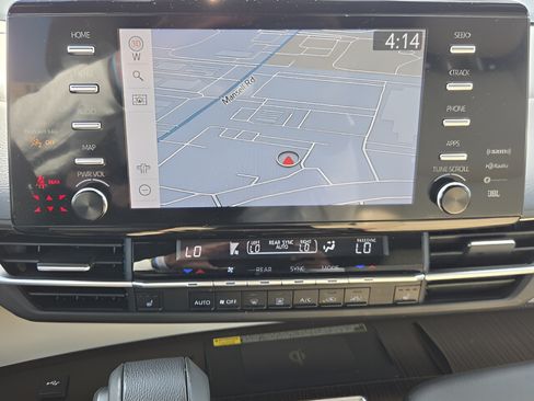 Used 2023 Toyota Sienna XLE w/ XLE Plus Package FWD image 16