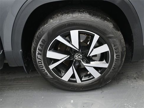 Used 2023 Volkswagen Atlas Cross Sport SE image 35