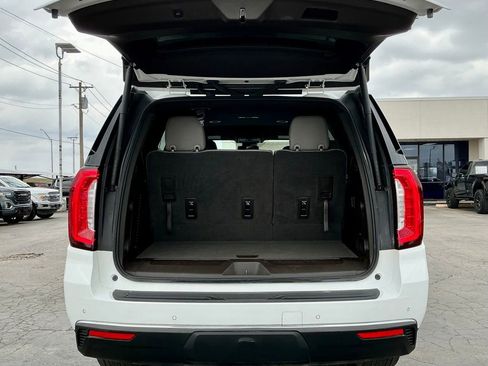 Used 2023 GMC Yukon SLT AWD/4WD image 18