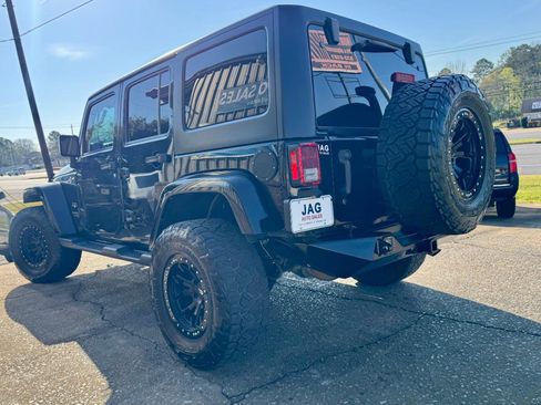 Used 2016 Jeep Wrangler Unlimited Sahara w/ Max Tow Package AWD/4WD image 6