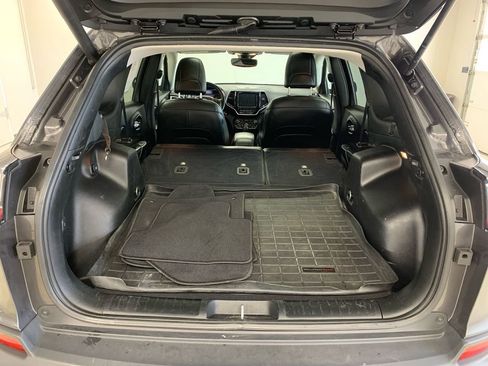 Used 2019 Jeep Cherokee Limited w/ Technology Group AWD/4WD image 7