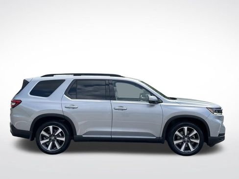 Used 2025 Honda Pilot Touring image 11