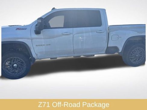 Used 2021 Chevrolet Silverado 2500 LT w/ Z71 Off-Road Package image 3