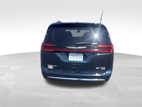 Used 2022 Chrysler Pacifica Limited w/ Uconnect Theater Family Group AWD/4WD image 9