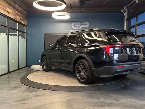 Used 2025 Ford Explorer ST-Line w/ Premium Package AWD/4WD image 5