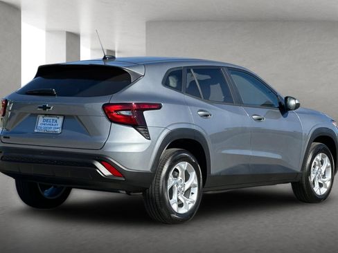 New 2026 Chevrolet Trax LS w/ LS Convenience Package FWD image 4