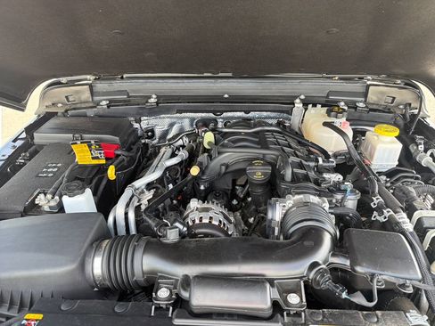 Used 2024 Jeep Gladiator Sport AWD/4WD image 34