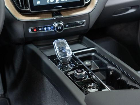 New 2026 Volvo XC60 B5 Plus w/ Climate Package image 20