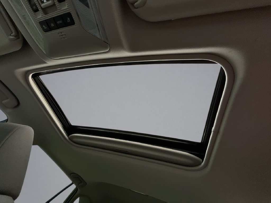 Used 2021 Toyota RAV4 XLE w/ Convenience Package FWD image 29
