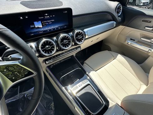 Certified 2025 Mercedes-Benz GLB 250 image 31