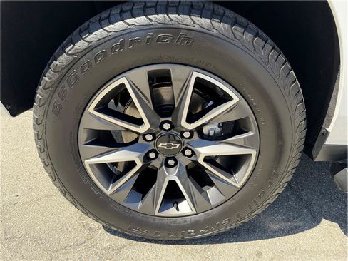 Used 2021 Chevrolet Tahoe Z71 w/ Luxury Package AWD/4WD image 19