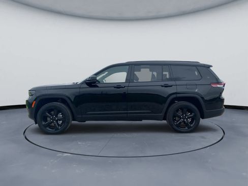 Used 2025 Jeep Grand Cherokee L Limited w/ Black Appearance Package AWD/4WD image 11