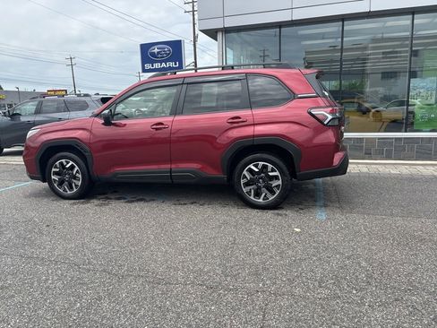 Used 2025 Subaru Forester Premium AWD/4WD image 8