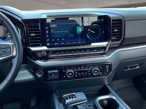 Used 2022 Chevrolet Silverado 1500 RST image 9