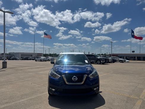 Certified 2019 Nissan Kicks SR w/ SR Premium Package FWD image 5