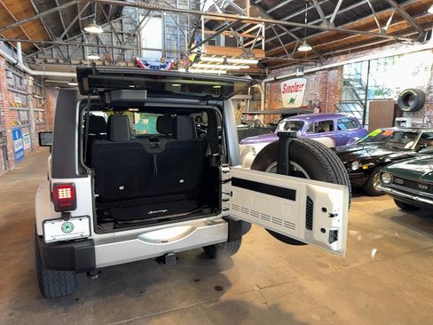 Used 2015 Jeep Wrangler Sahara w/ Connectivity Group image 45