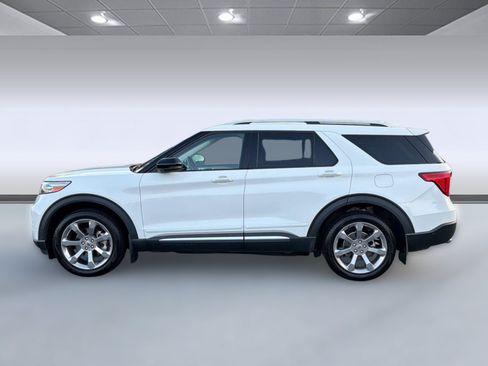 Certified 2020 Ford Explorer Platinum w/ Premium Technology Package AWD/4WD image 2