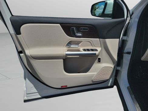 Certified 2025 Mercedes-Benz GLA 250 image 16