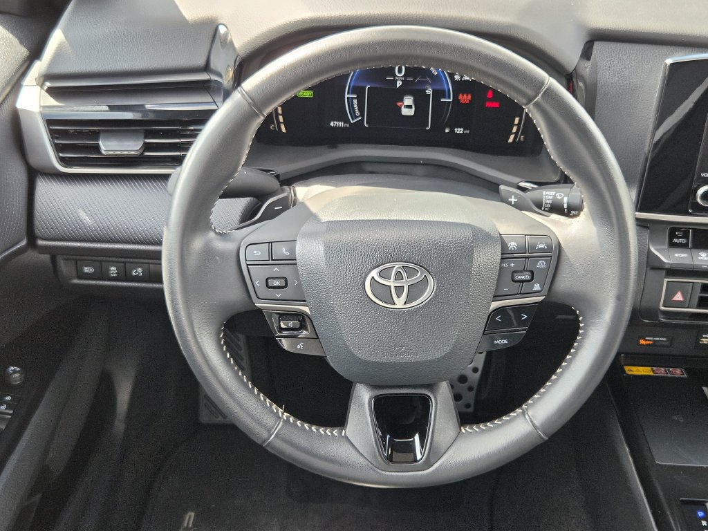 Used 2025 Toyota Camry SE w/ Convenience Package FWD image 15