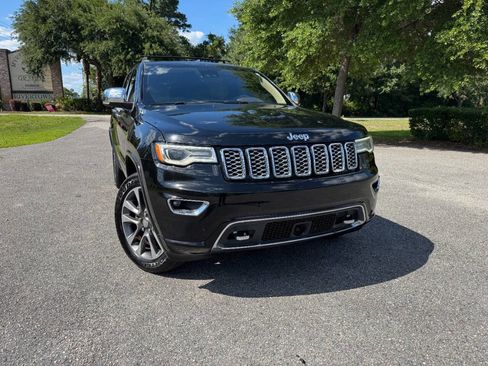 Used 2017 Jeep Grand Cherokee Overland w/ Jeep Active Safety Group AWD/4WD image 38