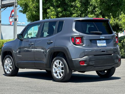 Used 2023 Jeep Renegade Latitude AWD/4WD image 6