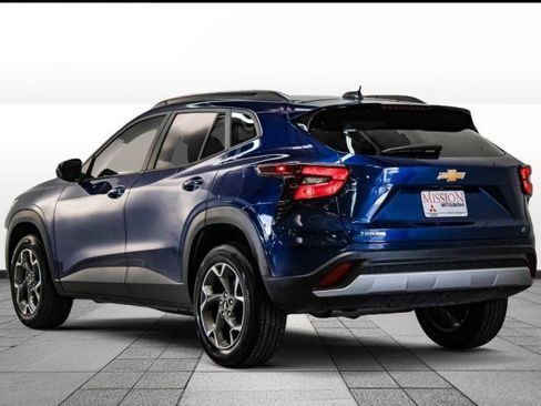 Used 2024 Chevrolet Trax LT w/ Driver Confidence Package image 5