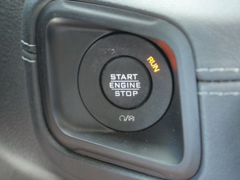 Used 2024 Jeep Wrangler Rubicon w/ Technology Group AWD/4WD image 8