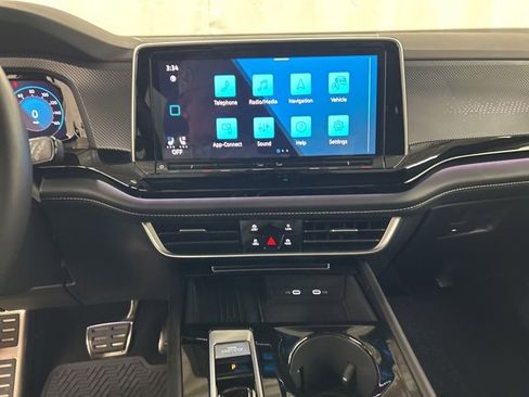 Used 2025 Volkswagen Atlas Cross Sport SEL Premium R-Line image 21