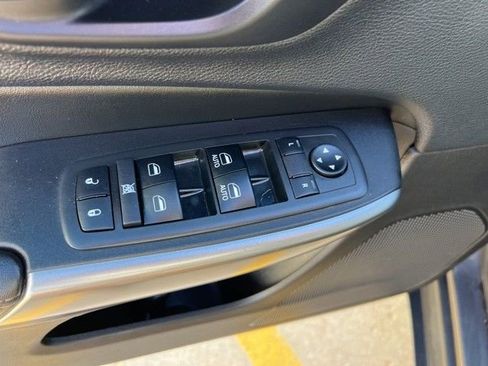 Used 2019 Jeep Cherokee Latitude Plus w/ Cold Weather Group image 10