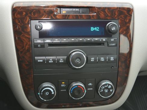 Used 2014 Chevrolet Impala Limited LS image 17