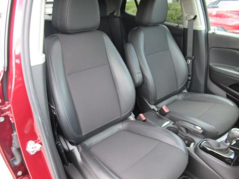 Used 2022 Buick Encore Preferred w/ Safety Package FWD image 9