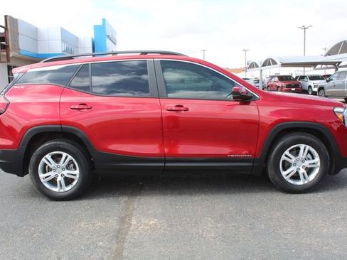 Used 2022 GMC Terrain SLE w/ Driver Convenience Package FWD image 2