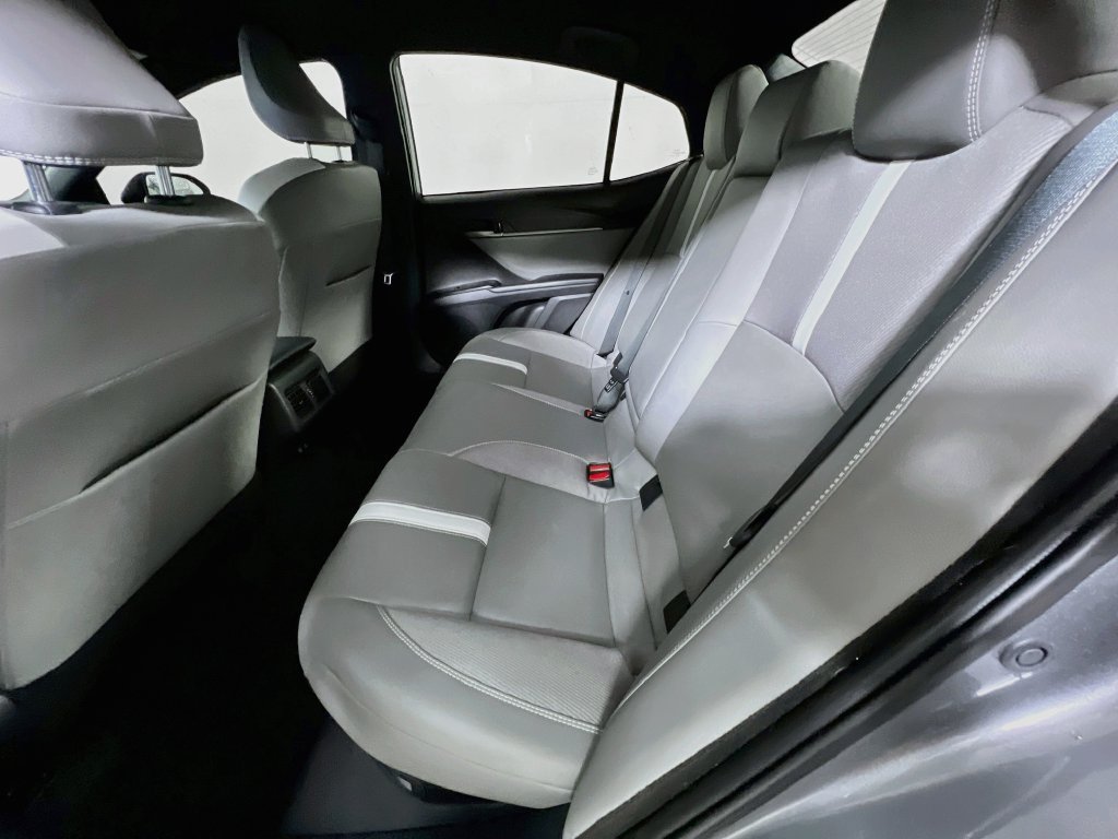 Used 2025 Toyota Camry SE FWD image 26