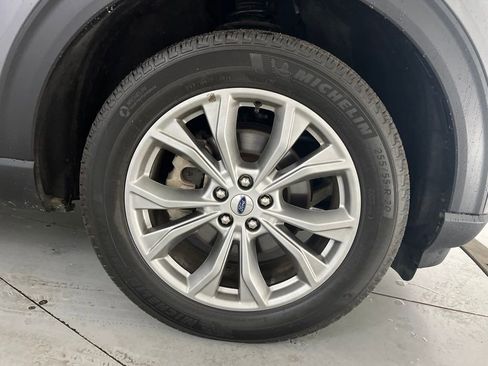 Used 2023 Ford Explorer XLT w/ Equipment Group 202A AWD/4WD image 17