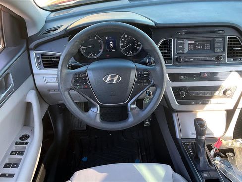 Used 2017 Hyundai Sonata SE image 6