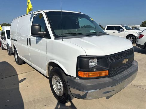 Used 2015 Chevrolet Express 2500 Van 3D w/ Cold Climate Package image 3
