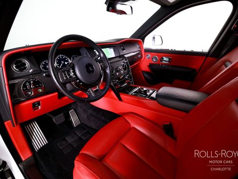 Used 2021 Rolls-Royce Cullinan Black Badge image 4