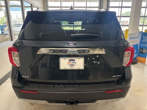 Used 2022 Ford Explorer XLT w/ Equipment Group 202A AWD/4WD image 8
