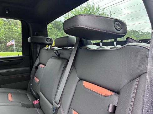 Used 2025 GMC Sierra 2500 AT4 AWD/4WD image 17