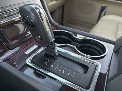 Used 2017 Lincoln Navigator L Reserve image 23