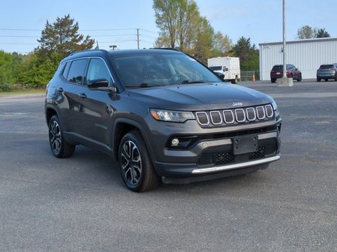 Used 2022 Jeep Compass Limited w/ Sun and Sound Group image 2