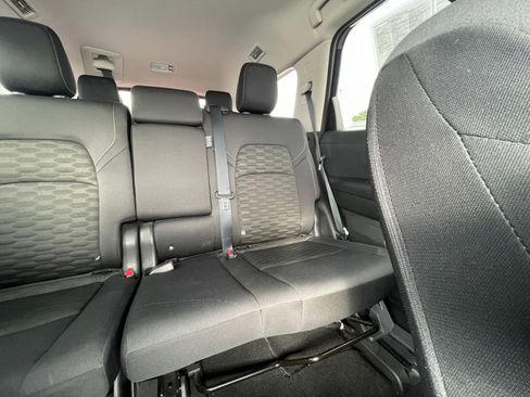 Used 2025 Nissan Pathfinder SV image 39