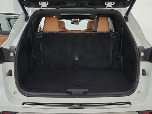 Used 2023 Toyota Highlander Platinum image 32