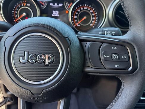Used 2023 Jeep Gladiator Sport AWD/4WD image 26