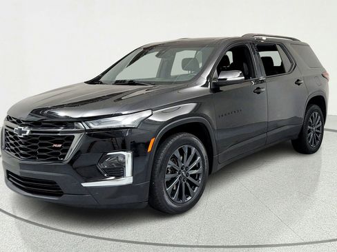 Used 2023 Chevrolet Traverse RS FWD image 1