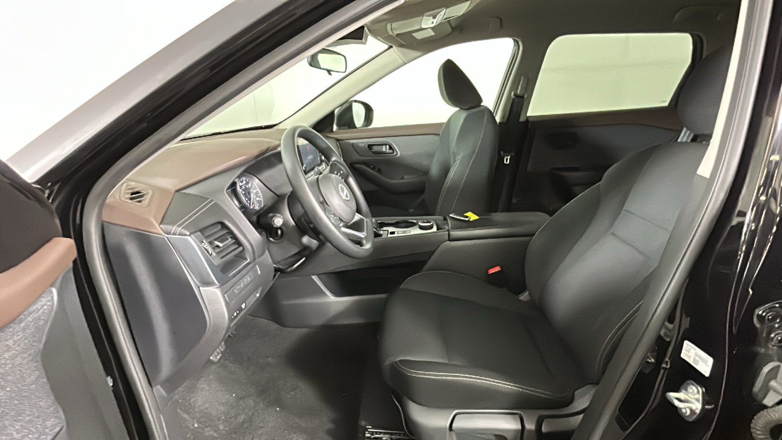Used 2023 Nissan Rogue S AWD/4WD image 14